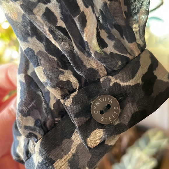 100% Silk Chiffon Abstract Animal Print Ruffle Blouse - Picture 6 of 6